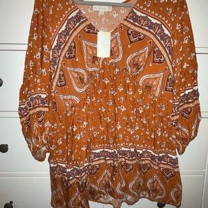 Cute top I never got to wear. Perfect for fall
